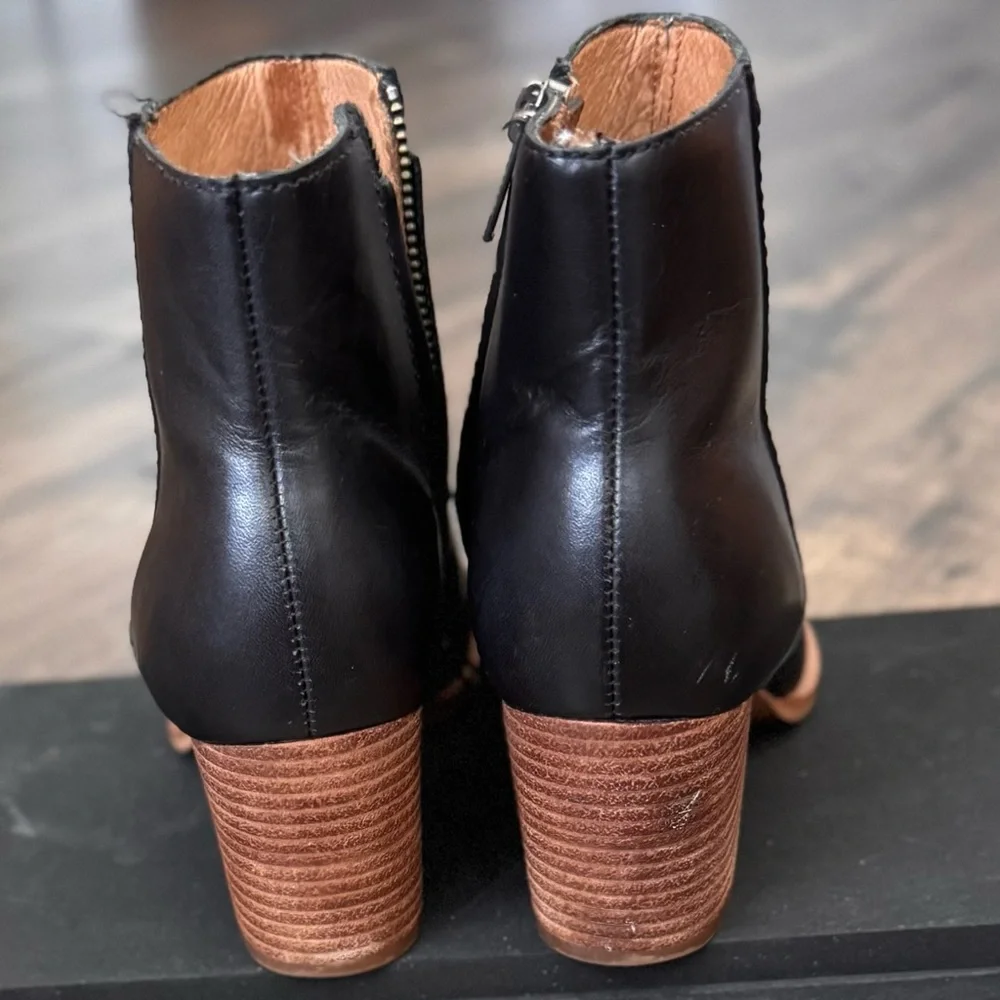 Madewell Rosie Black Leather Ankle Booties.